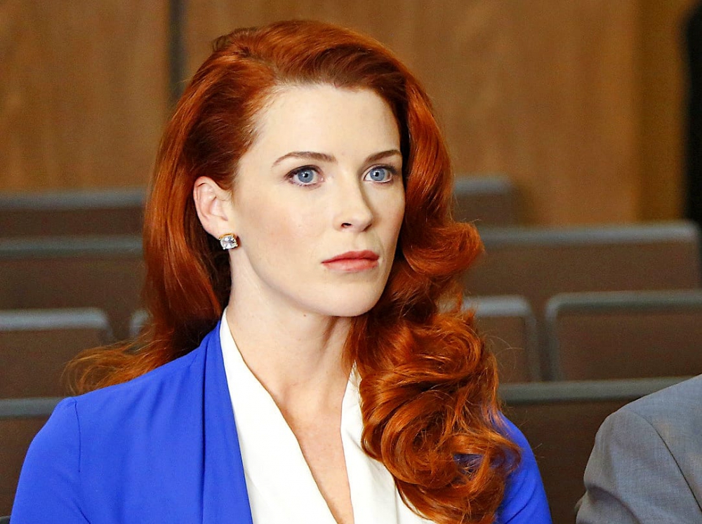 Batwoman saison 3 recrute Bridget Regan en Poison Ivy COMICSBLOG.fr